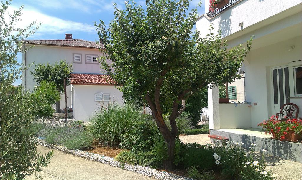 Rooms Hodanic Krk Town Exterior foto