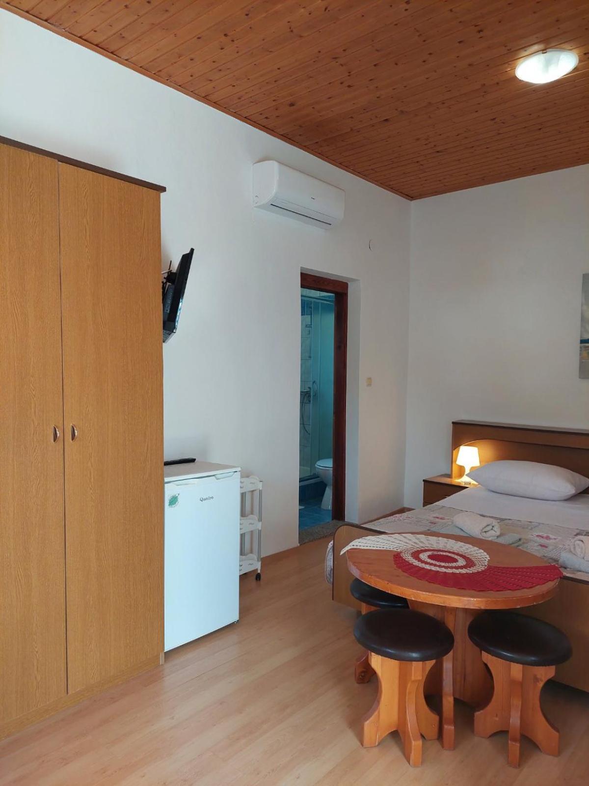 Rooms Hodanic Krk Town Habitación foto